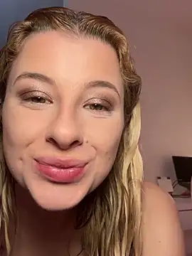 Mia-Minou online show from 3, 2, 2025