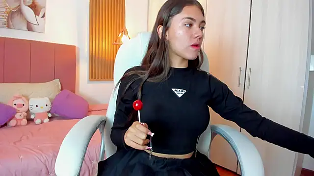 mia nevaeh online show from 27, 12, 2024