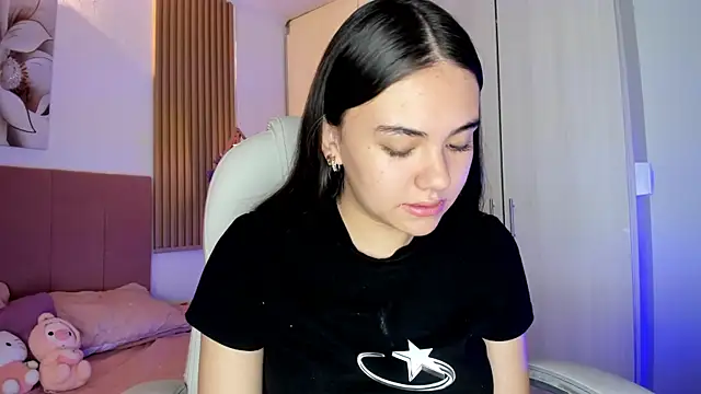 mia nevaeh online show from 1, 4, 2026