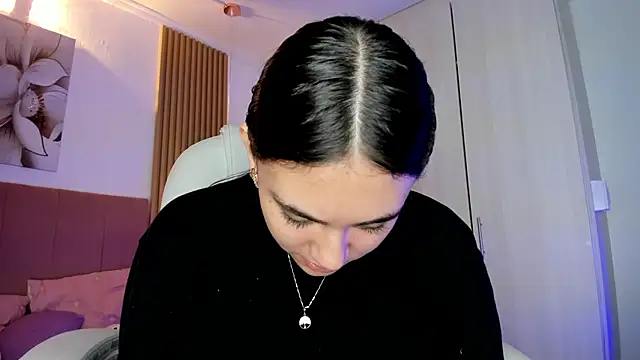 mia nevaeh online show from 19, 4, 2026