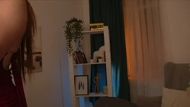 Freckle Diyana online show from 20, 9, 2025