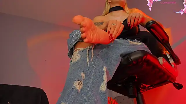 charlotte  grey online show from 4, 4, 2026