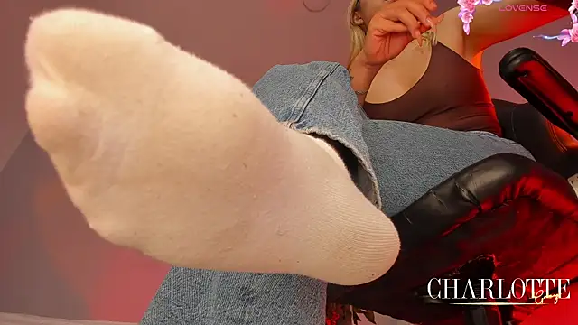 Snapshot of charlotte__grey chatting on 4, 5, 2026 charlotte grey online show from 4, 5, 2026