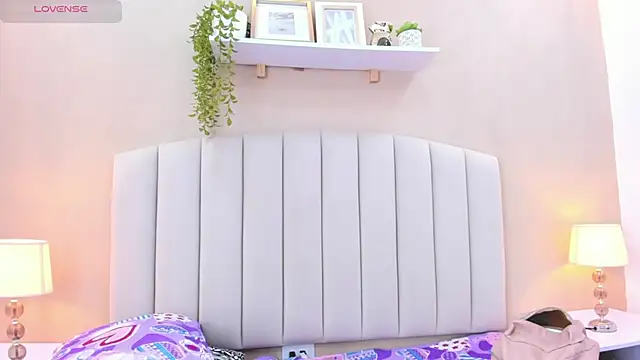 Mia thompson 19 online show from 7, 1, 2026