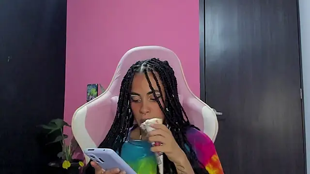 Juanadearco5 online show from 3, 12, 2024