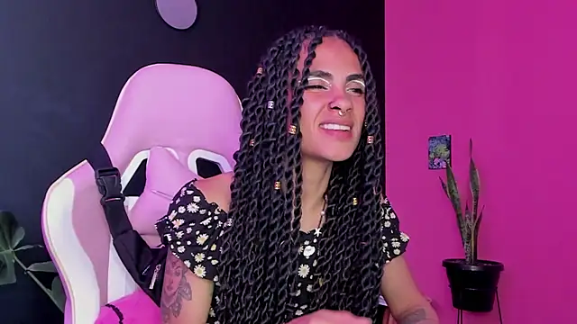 Juanadearco5 online show from 17, 1, 2025