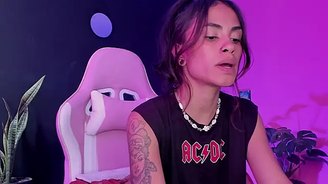 Juanadearco5 online show from 25, 2, 2025