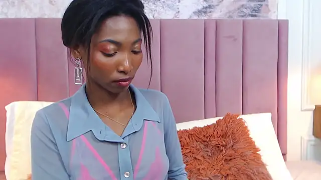 SabrinaDevill online show from 18, 2, 2025