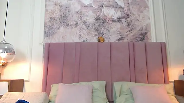 Snapshot of SabrinaDevill chatting on 3, 6, 2026 SabrinaDevill online show from 3, 6, 2026