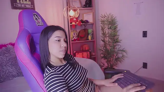 Snapshot of madelyn_rose_ chatting on 3, 2, 2026 madelyn rose online show from 3, 2, 2026