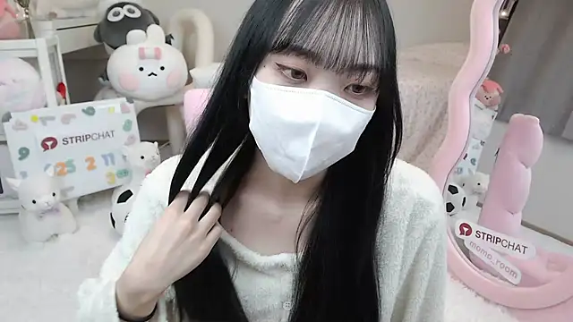 momo room online show from 11, 2, 2025