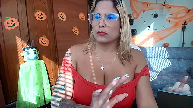 Snapshot of Majo_Soussa chatting on 23, 10, 2025 Majo Soussa online show from 23, 10, 2025