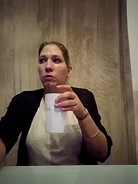 Chatonne69 online show from 5, 11, 2025