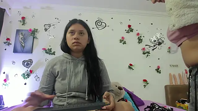 Snapshot of 1lovelygirls chatting on 13, 12, 2024 1lovelygirls online show from 13, 12, 2024