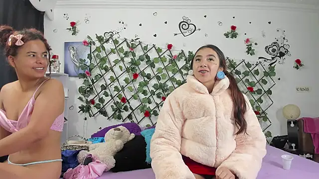 Snapshot of 1lovelygirls chatting on 4, 1, 2025 1lovelygirls online show from 4, 1, 2025