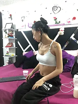 Snapshot of 1lovelygirls chatting on 19, 9, 2025 1lovelygirls online show from 19, 9, 2025