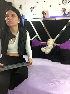 Snapshot of 1lovelygirls chatting on 4, 10, 2025 1lovelygirls online show from 4, 10, 2025