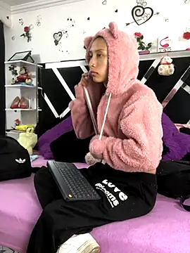 Snapshot of 1lovelygirls chatting on 7, 10, 2025 1lovelygirls online show from 7, 10, 2025