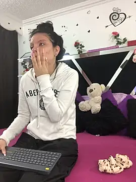 Snapshot of 1lovelygirls chatting on 31, 10, 2025 1lovelygirls online show from 31, 10, 2025