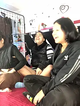 Snapshot of 1lovelygirls chatting on 20, 11, 2025 1lovelygirls online show from 20, 11, 2025