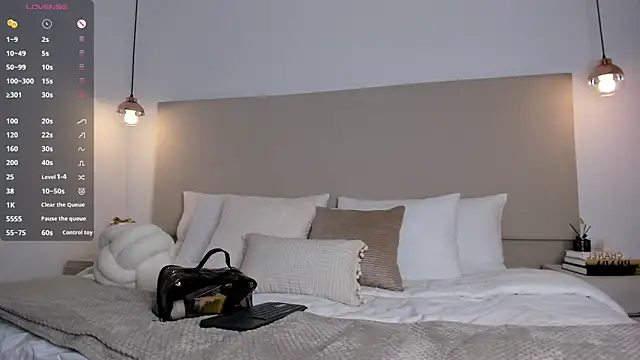 JennSanz online show from 4, 12, 2024