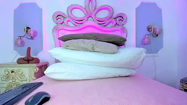 Sara  Williams online show from 23, 12, 2025