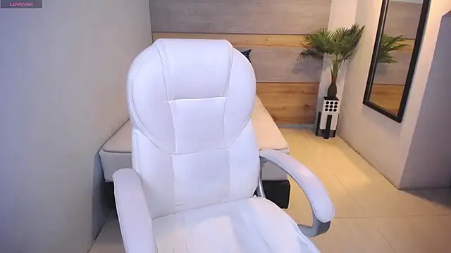 Violetta rainbow online show from 8, 3, 2025