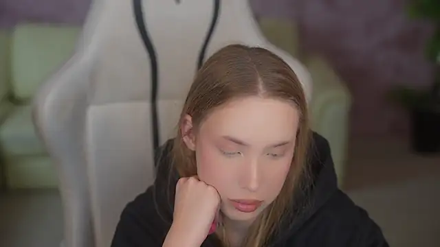 Linda054 online show from 2, 12, 2025