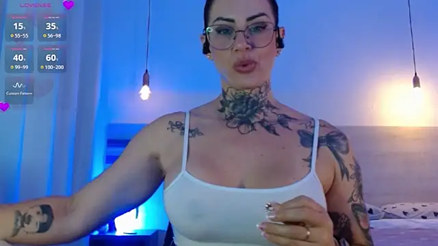 YasmimBrasil online show from 11, 10, 2025