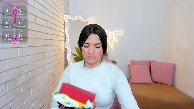 Snapshot of Chiara_tay chatting on 10, 2, 2025 Chiara tay online show from 10, 2, 2025