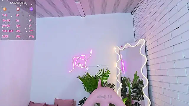 Snapshot of Chiara_tay chatting on 13, 3, 2025 Chiara tay online show from 13, 3, 2025