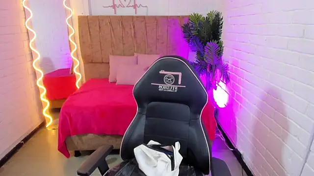 Snapshot of Chiara_tay chatting on 14, 10, 2025 Chiara tay online show from 14, 10, 2025