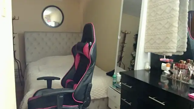 Carol Scottt online show from 22, 3, 2026