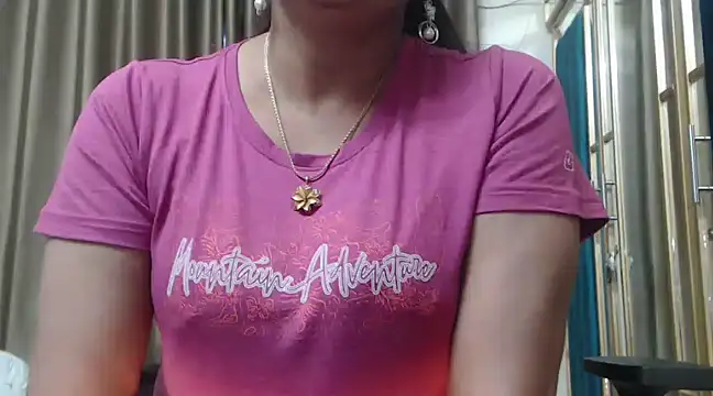 Snapshot of desi-maisa130 chatting on 10, 1, 2025 desi-maisa130 online show from 10, 1, 2025