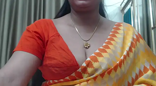 Snapshot of desi-maisa130 chatting on 2, 3, 2025 desi-maisa130 online show from 2, 3, 2025