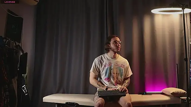 pleasure8869 online show from 17, 2, 2025