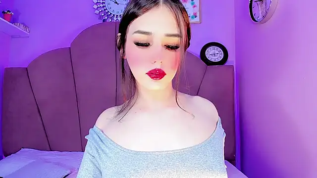 ValeriaAguilar online show from 1, 11, 2025