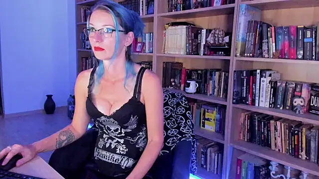 Queen of Hearts1 online show from 10, 9, 2025