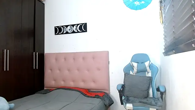 Snapshot of TokioStar chatting on 2, 10, 2025 TokioStar online show from 2, 10, 2025