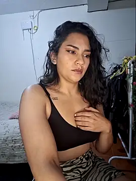 Thaliacooper  online show from 1, 2, 2025