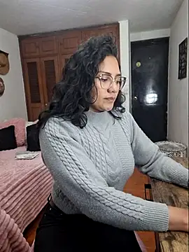 Thaliacooper  online show from 20, 9, 2025