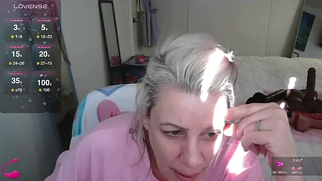 Snapshot of VegasDani chatting on 12, 1, 2025 VegasDani online show from 12, 1, 2025