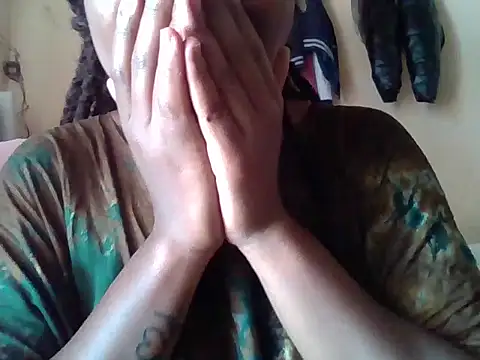 Snapshot of Queen_loveer chatting on 11, 10, 2025 Queen loveer online show from 11, 10, 2025