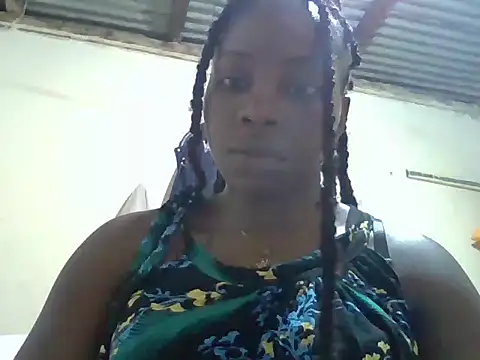Snapshot of Queen_loveer chatting on 14, 10, 2025 Queen loveer online show from 14, 10, 2025