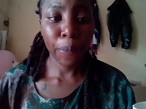 Snapshot of Queen_loveer chatting on 3, 11, 2025 Queen loveer online show from 3, 11, 2025