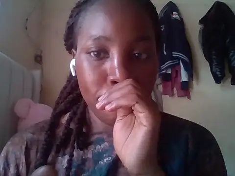 Snapshot of Queen_loveer chatting on 4, 11, 2025 Queen loveer online show from 4, 11, 2025