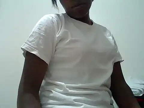 Snapshot of Queen_loveer chatting on 15, 12, 2025 Queen loveer online show from 15, 12, 2025