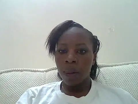Snapshot of Queen_loveer chatting on 18, 12, 2025 Queen loveer online show from 18, 12, 2025