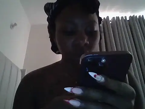 Snapshot of Queen_loveer chatting on 18, 2, 2026 Queen loveer online show from 18, 2, 2026