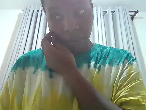 Snapshot of Queen_loveer chatting on 1, 7, 2026 Queen loveer online show from 1, 7, 2026
